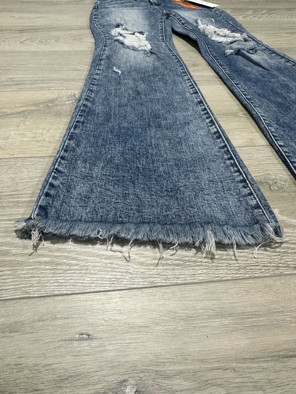 Risen NWT High Rise Distressed Flare Jeans Women’s 7/28 Medium Wash - Picture 4 of 10
